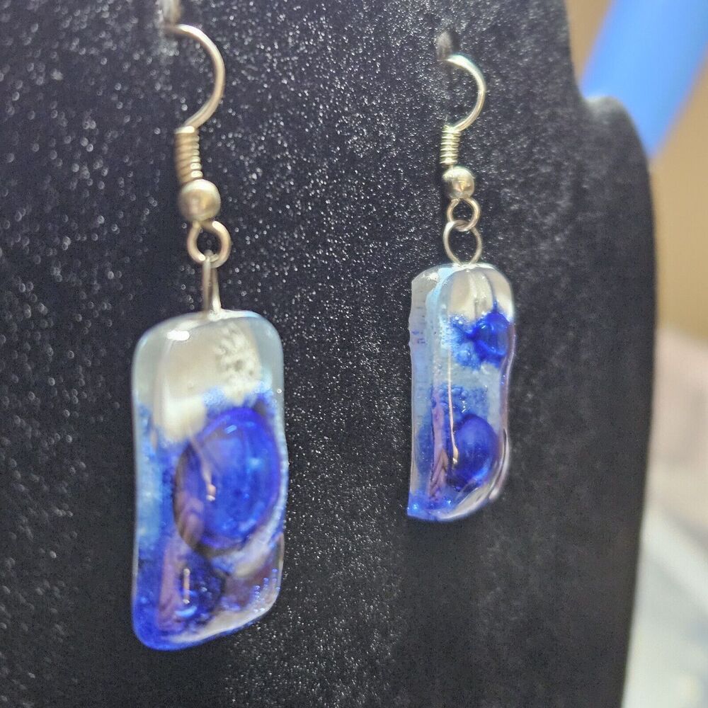 Rectangular Blue And White Rectangular Glass Dang… - image 6